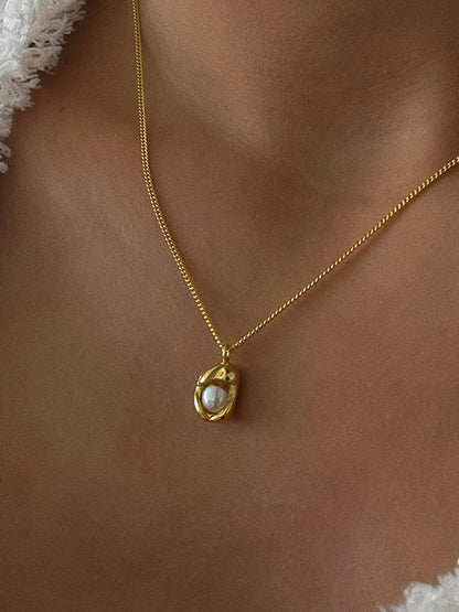 Minimalist Baroque Pearl Pendant Necklace