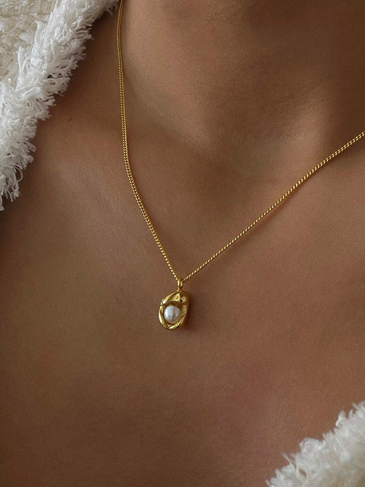 Minimalist Baroque Pearl Pendant Necklace